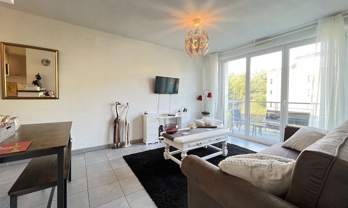 Colomiers Apartment | Mon Cocon Occitan - 2p - Wifi/Parking