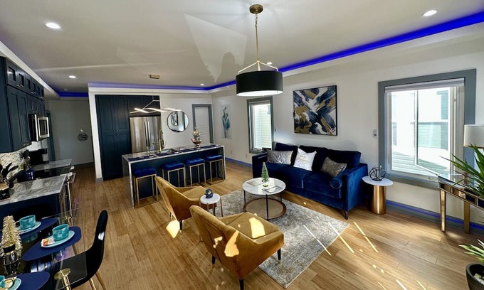 South Richmond House | Holiday Ready 24kt Gold Elegant Home