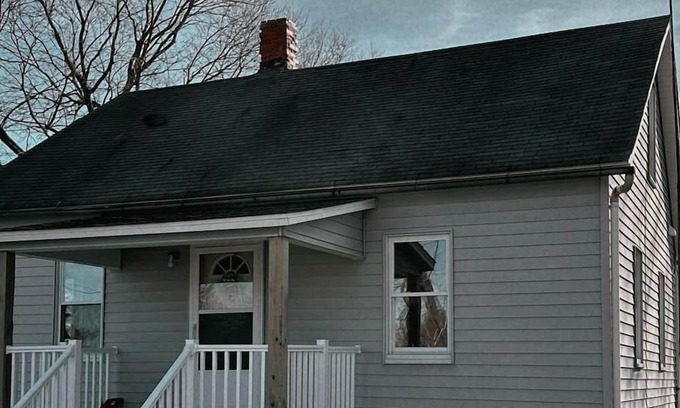Nashville House | Little Grace is a comfy space to call home right outside of town.