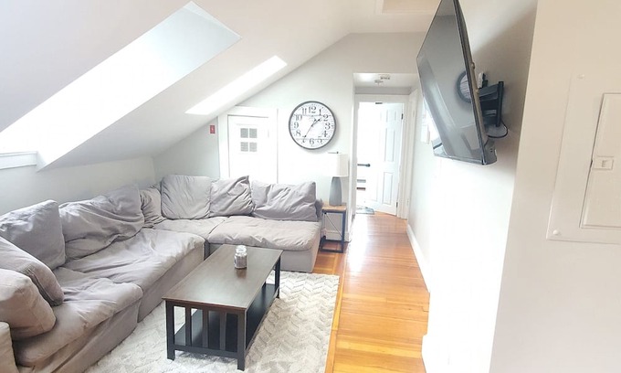 Fifth Ward Apartment | Coastal 2 bed with a view