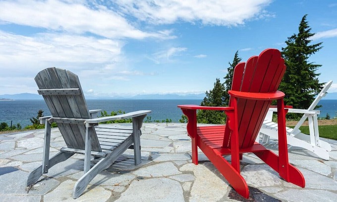 Regional District of Nanaimo Apartment | Sea Breeze: Relaxation with a View with A/C