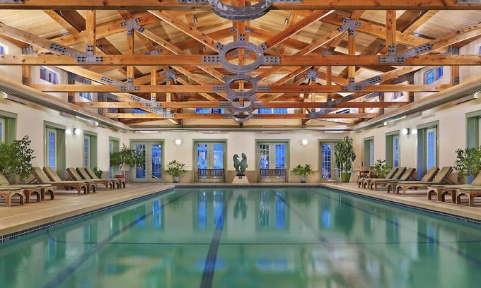 Manchester Hotel | 2 Rooms | Pool, Spa, and Golf Access in Scenic Vermont Village
