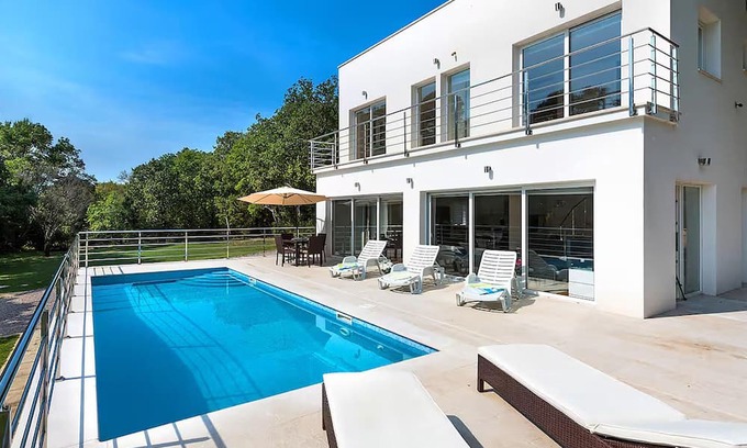 Civljane House | Cozy home in Cetina with private swimming pool, can be inside or outside