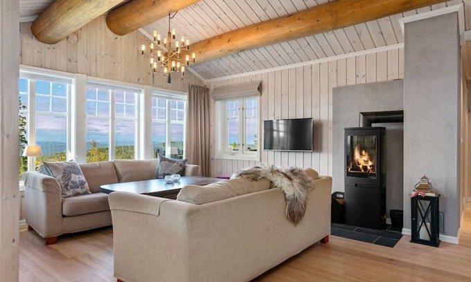 Nord-Aurdal Cabin | Spacious Family Cabin with Jacuzzi