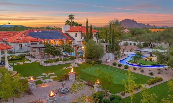 North Scottsdale House | HÓZHÓ Ranch | Lazy River | Golf Sim | Bowling
