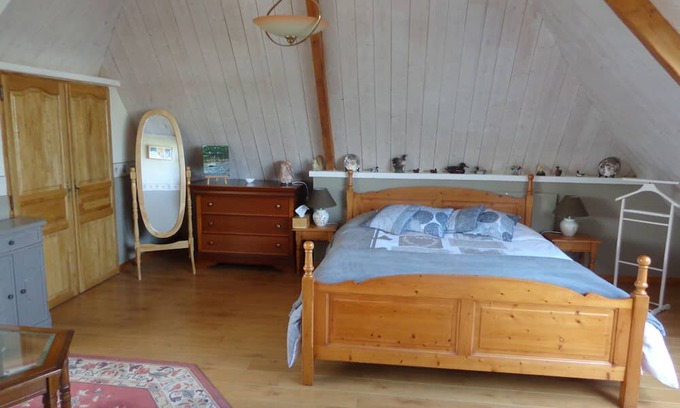 Sene Bed & Breakfast | Bed and Breakfast 'Belle-île' with Private Garden, Wi-Fi and Air Conditioning