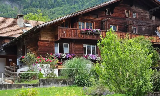 Brienzwiler Apartment | Chalet loft "Rothorn" in Brienzwiler - surrounded by mountains, forest and water