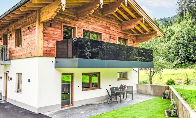 Leogang Apartment | Jagerstüberl-60qm EG mit gr Terrasse by Interhome