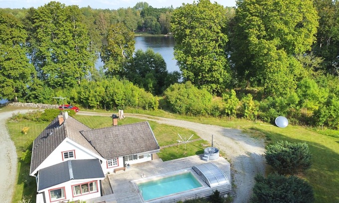 Vissefjaerda House | Villa Waldsee - Holiday home by the lake in Småland with pool, hot tub & sauna