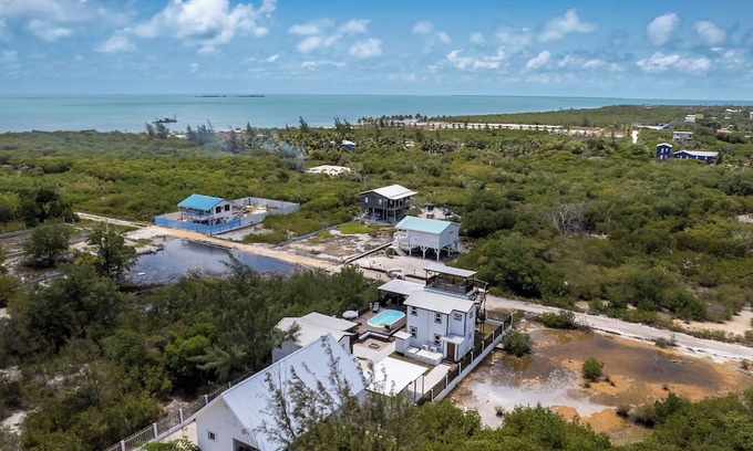Caye Caulker Apartment | Charming 1-bed studio apartment in awesome Caye Caulker with AC