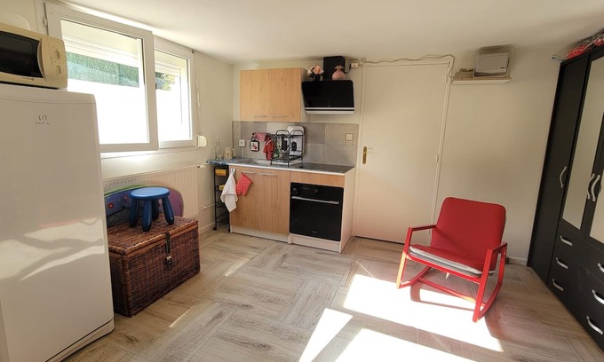 Saint-Cyr-en-Val Apartment | Fully-equipped self-catering studio