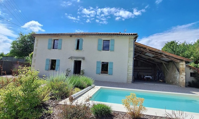 Auch House | House with swimming pool sleeps 13. A 15-minute walk from the historic center of Auch!