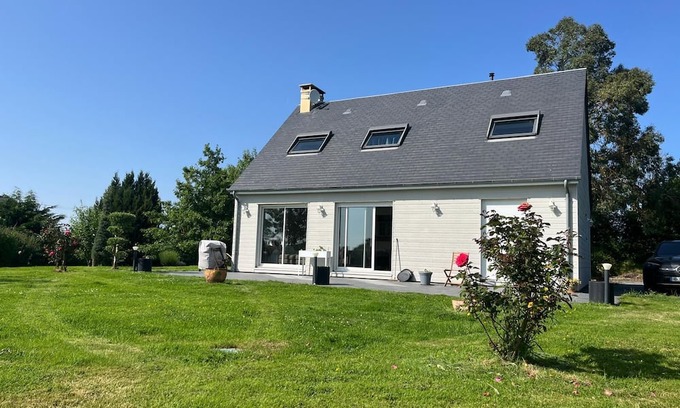 Mandeville-en-Bessin Ski Chalet | Beautiful vacation home sleeps 8, spacious. 12 min from the beaches
