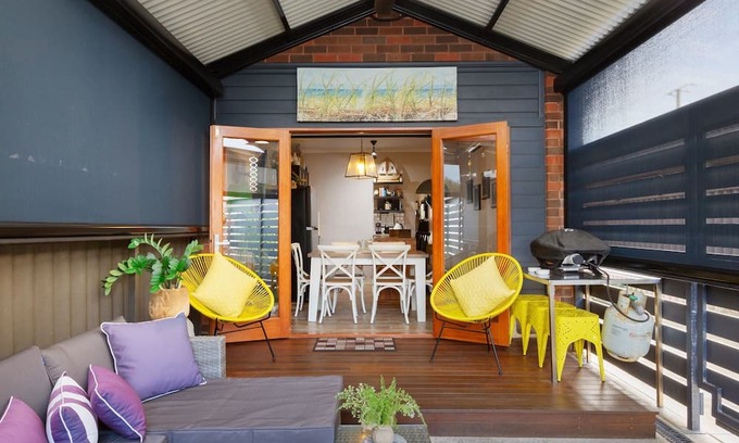 Semaphore Apartment | Peaceful Retreat Steps from Semaphore Beach