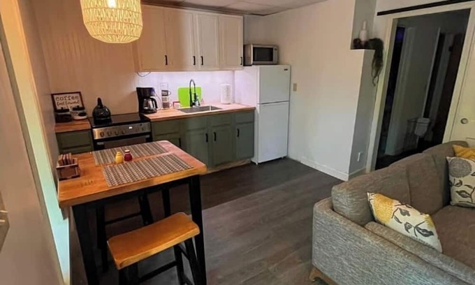 Summerfield Apartment | Quite in law suite