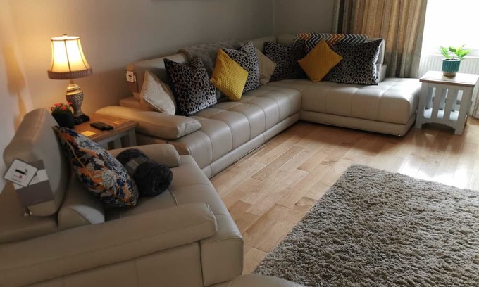 Coolaney House | Beautiful House in Co. Sligo with Private Bar, Pool Table & Guided Minivan Tours
