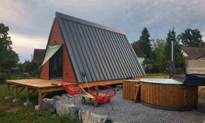 Coarraze Ski Chalet | Chalet 'Le Barbu - Coarraze' with Private Terrace, Wi-Fi and Air Conditioning