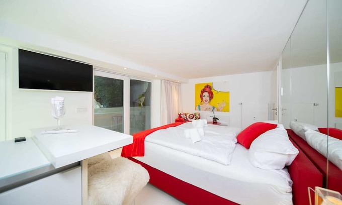 Pomona Apartment | Hideaway - Apartment with garden by Favorite Stays