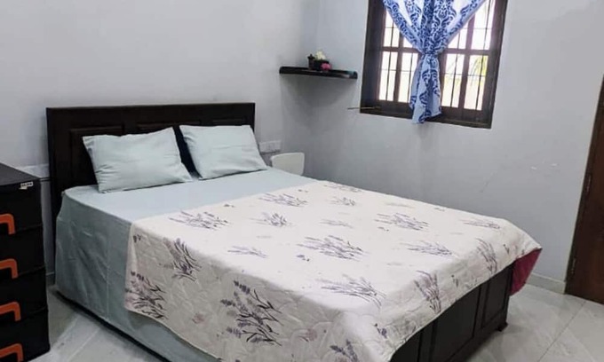 Dalupotha Apartment | 1-Bedroom House with Veranda and Free Parking