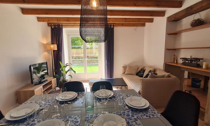 Oelleville House | The Stones of Happiness. Village House