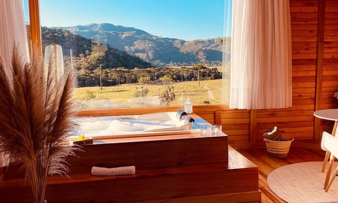 Rancho Queimado Ski Chalet | Romantic Getaway with Jacuzzi and Breakfast in Rancho Queimado