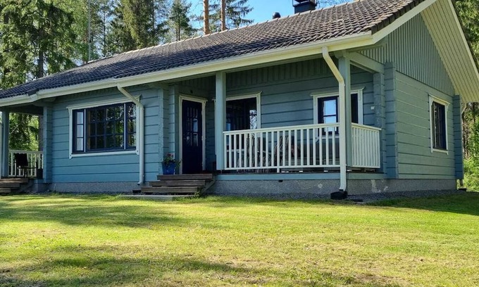 Hiukkajoki House | Blue vacation home