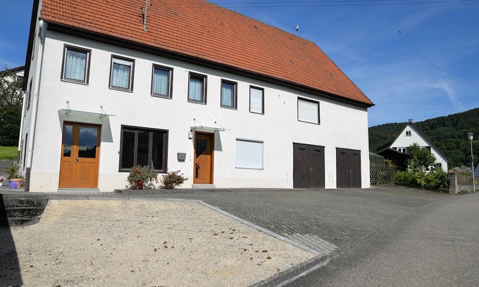 Gemarkung Laufen an der Eyach Apartment | Apartment '90 Qm' with Shared Terrace and Wi-Fi