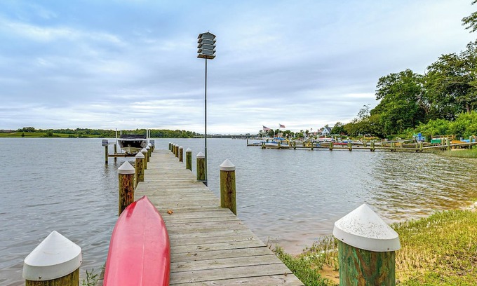 Earlville House | Patio & Water Views: Serene Bohemia River Escape!
