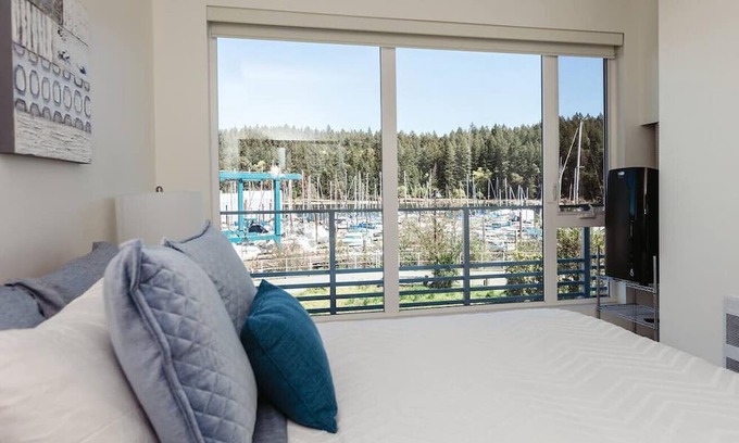 Regional District of Nanaimo Apartment | Windy Sails Marina View Condo