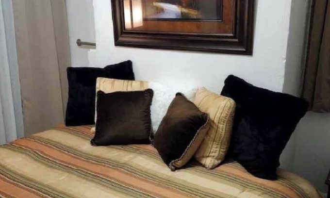 Pittsburgh Apartment | nGreat Apartment minutes from Downtown Pittsburgh! Hassle free check-in & Wi-Fi.