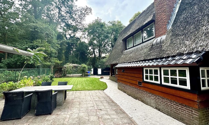 Naarden Cottage | 2BR Natuurhuis in het Gooi - Hansel and Gretel Cottage