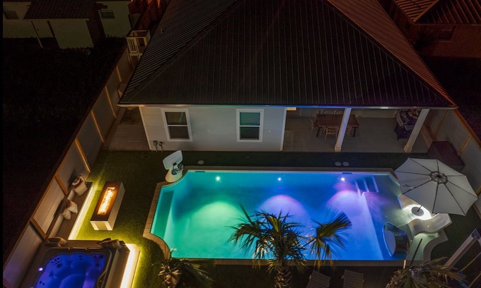 Kiska Beach House | Free Golf Cart-Heated Pool-Spa-5min Walk to Beach