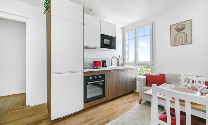 Centre Apartment | Magnificent renovated apartment La Défense Paris Gare