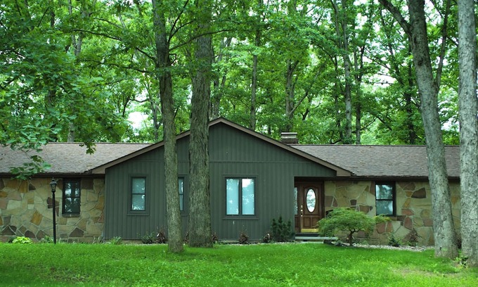 North Lawrence House | Sherwood Forest Park- 6BD/3BA on Private Ohio Land