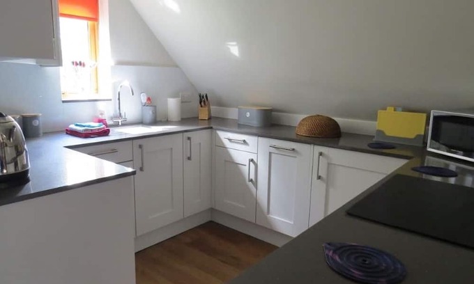 Horringer Apartment | Charming 1-bedroom Cart Lodge in Horringer close to Bury St Edmunds