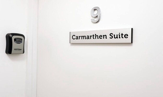 Margam Apartment | Parking, En-Suite Double Room, Kitchen
