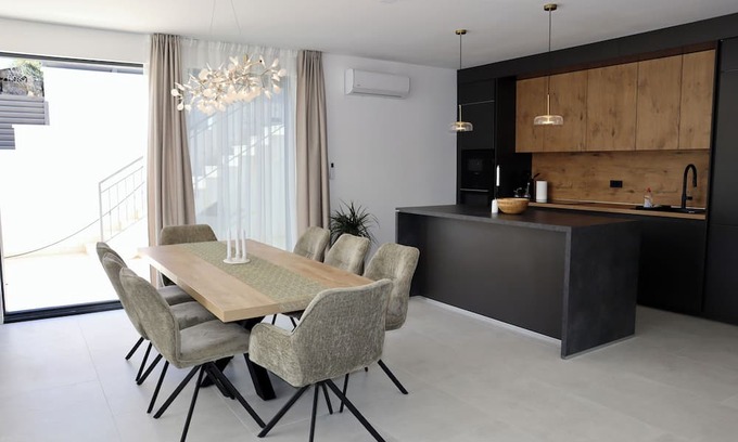 Rogac House | Charming 4-bedroom house with AC, WiFi and swimmingpool