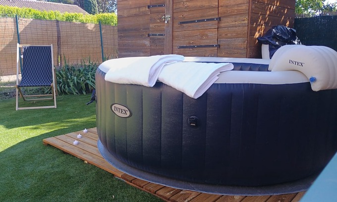 L'Isle-sur-la-Sorgue House | Studio Spa & Garden