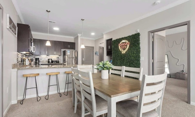 Overland Park Apartment | Amazing Amenities min to KC King Beds!
