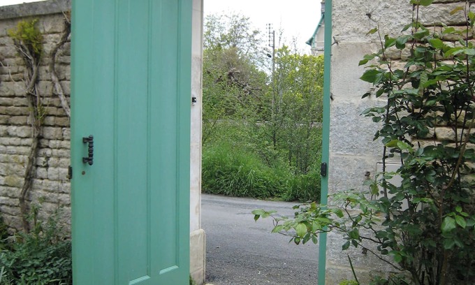 Tour Chabot Gavacherie Bed & Breakfast | Chambre d'hôte L'horizon 33m2, waterfront, free parking 5mn from Les Halles