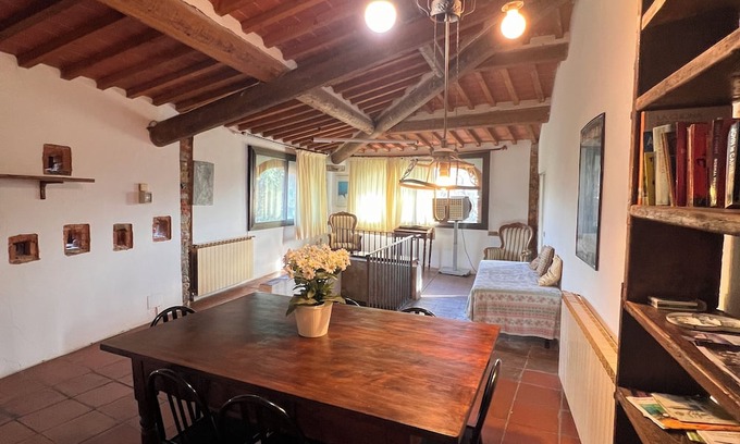 Pieve a Presciano Apartment | Penthouse with large windows and frescoes in hamlet with pool use