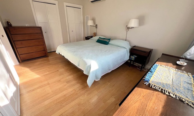 Hadley House | Charming 3-bedroom 2-bathroom house with AC, WiFi in beautiful Amherst, MA