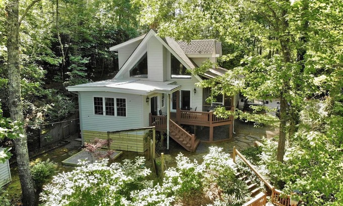 Sylva House | Quiet & Cozy Mountain Home on Greens Creek in Sylva