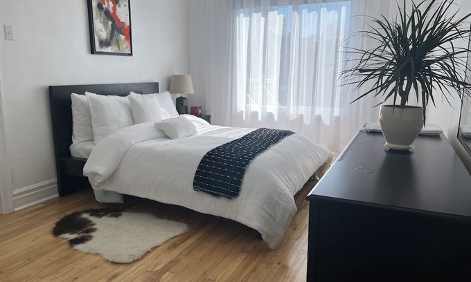 Youville Apartment | Peaceful, comfortable 3-bedroom apartment in the heart of Montreal
