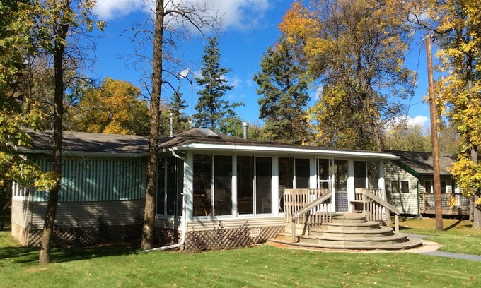 Gimli Cottage | Gimli ,Loni Beach main cottage plus guest house