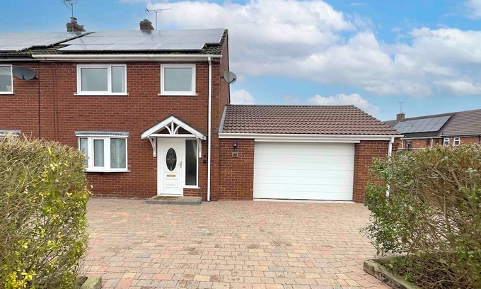 Uttoxeter Cottage | HUMBLE HOME, family friendly, with a garden in Uttoxeter