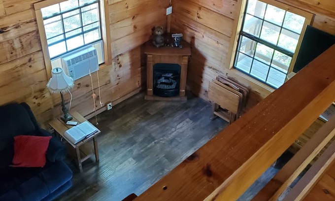 Winona Cabin | Charming 1-bedroom cabin in Winona. Close 50 minutes to Starkville for games.