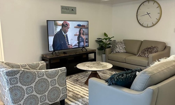 Prince George House | 2bedroom, 2bed day light Suite in a good and secured neighborhood.