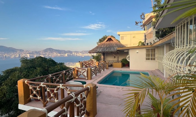 Acapulco Villa | Resting villa overlooking Acapulco Bay