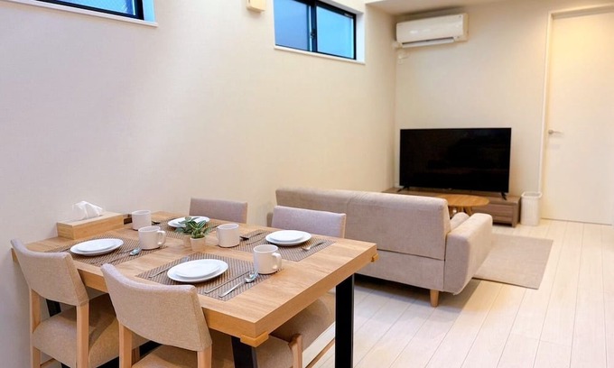 Ikebukuro House | Ikebukuro 2 min/Shinjuku 11 min/Shibuya 18 min/Max 8 people/3 bed rooms/Parking/High speed Wi-fi/Multilingual